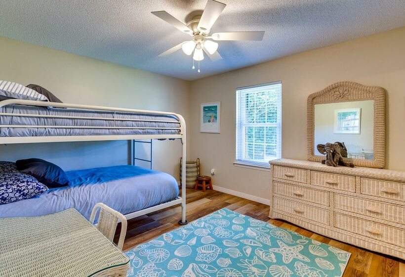 Gulf Breeze Oasis W/ Patio, Grill & Beach Chairs