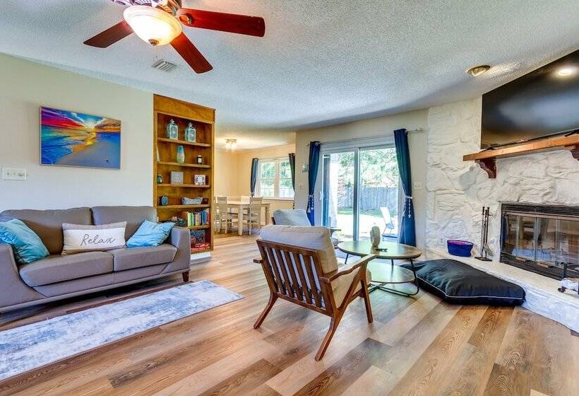 Gulf Breeze Oasis W/ Patio, Grill & Beach Chairs