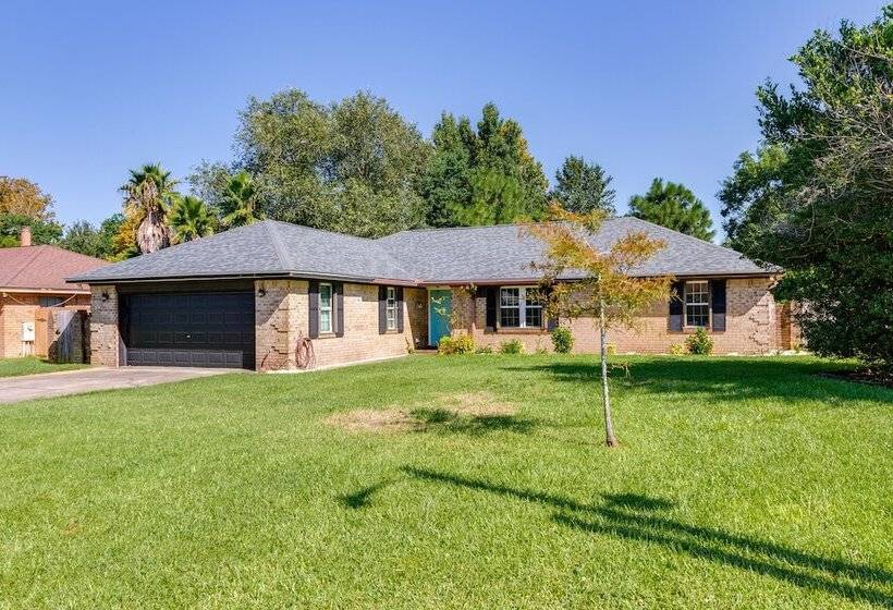 Gulf Breeze Oasis W/ Patio, Grill & Beach Chairs