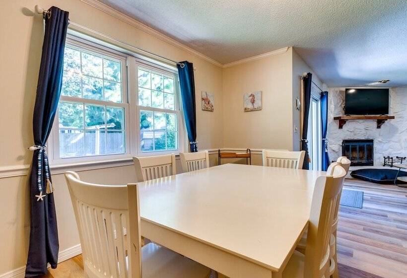 Gulf Breeze Oasis W/ Patio, Grill & Beach Chairs