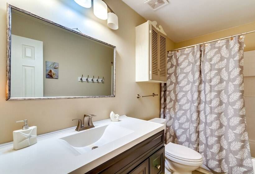 Gulf Breeze Oasis W/ Patio, Grill & Beach Chairs