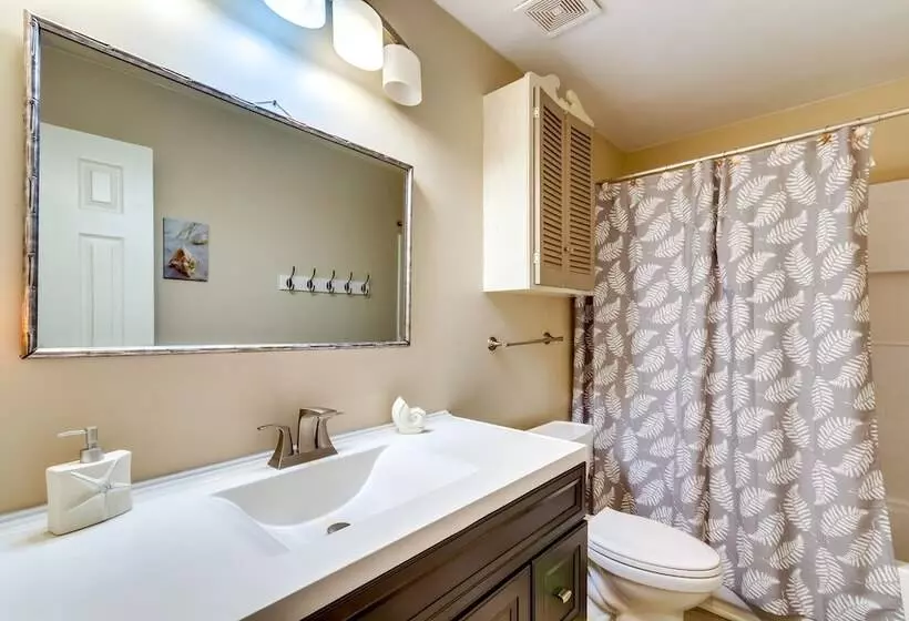 Gulf Breeze Oasis W/ Patio, Grill & Beach Chairs