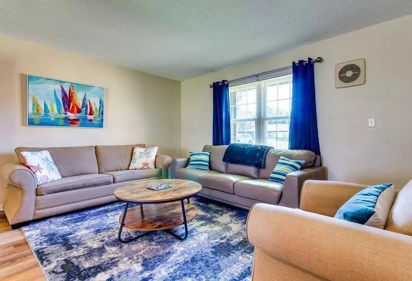 Gulf Breeze Oasis W/ Patio, Grill & Beach Chairs