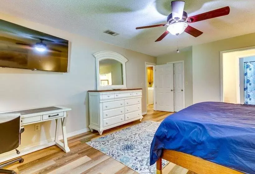 Gulf Breeze Oasis W/ Patio, Grill & Beach Chairs