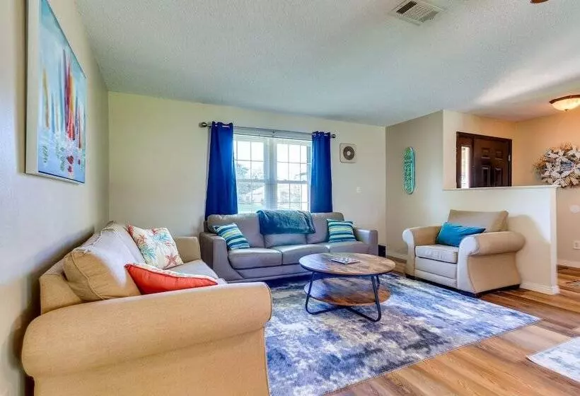 Gulf Breeze Oasis W/ Patio, Grill & Beach Chairs