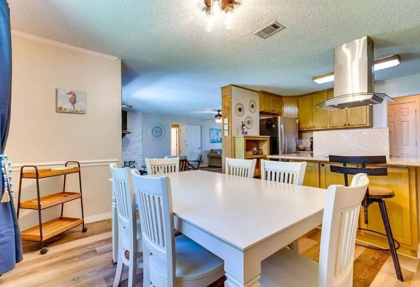 Gulf Breeze Oasis W/ Patio, Grill & Beach Chairs