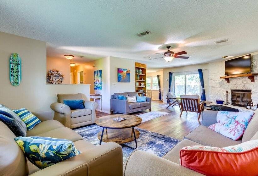 Gulf Breeze Oasis W/ Patio, Grill & Beach Chairs