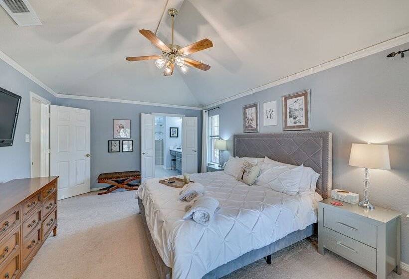 Harmony House Texas  In Carrollton: Private Pool!