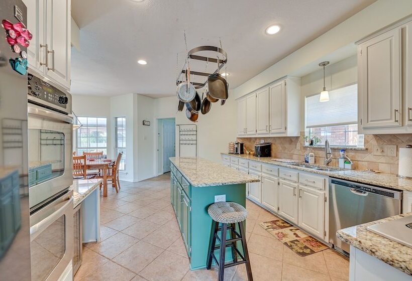 Harmony House Texas  In Carrollton: Private Pool!