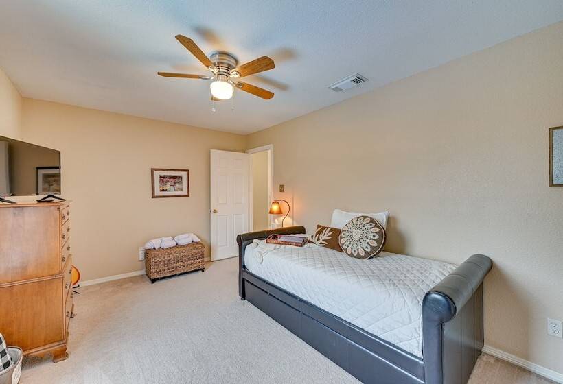 Harmony House Texas  In Carrollton: Private Pool!