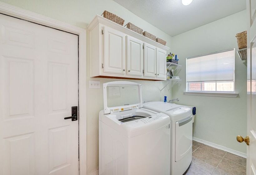 Harmony House Texas  In Carrollton: Private Pool!