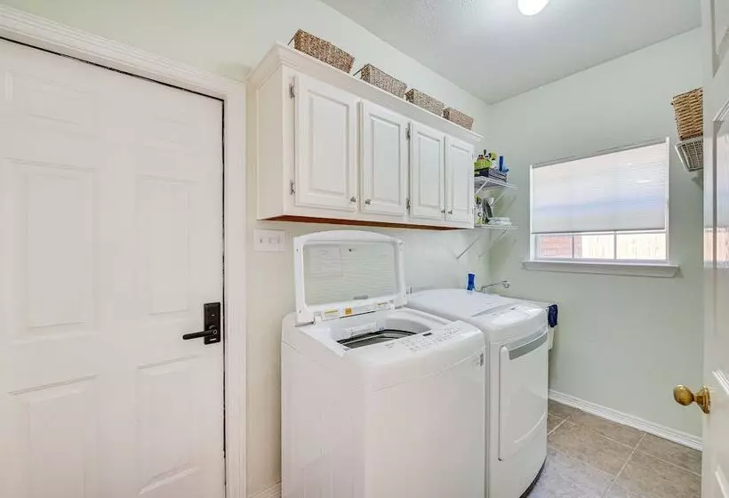 Harmony House Texas In Carrollton: Private Pool!