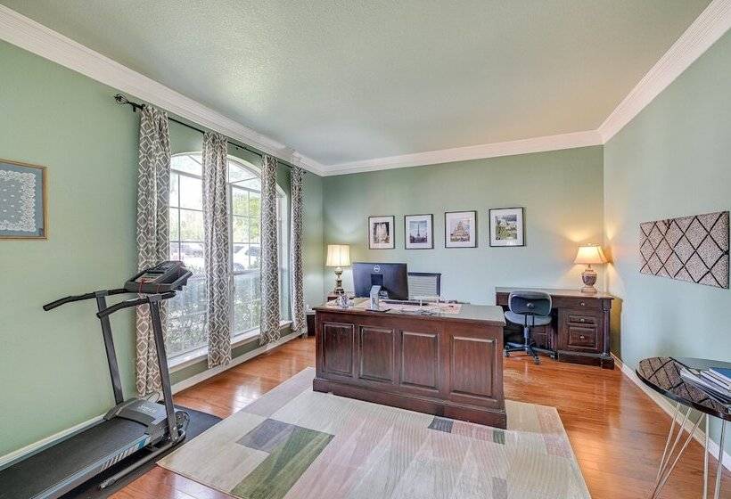 Harmony House Texas  In Carrollton: Private Pool!