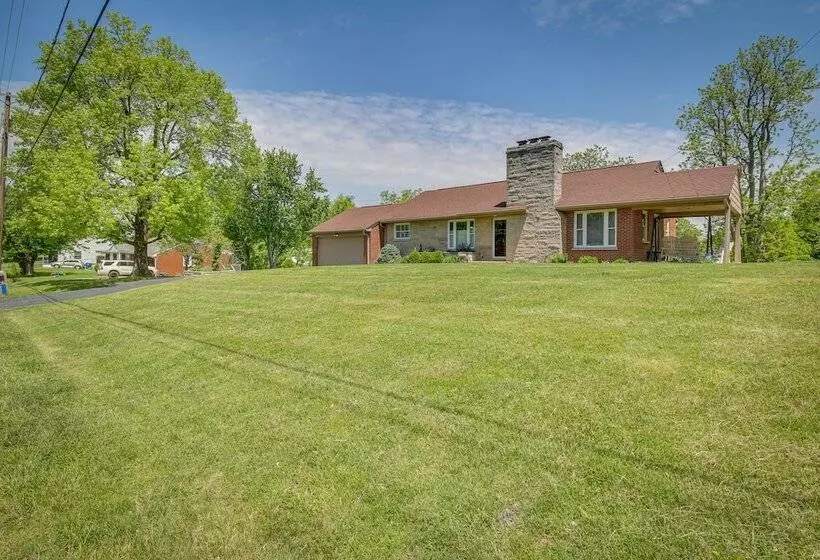 Home W/ Hot Tub + Deck ~ 3 Mi To Ark Encounter!