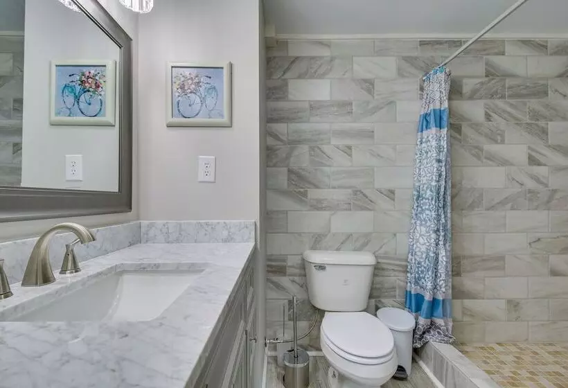 Home W/ Hot Tub + Deck ~ 3 Mi To Ark Encounter!