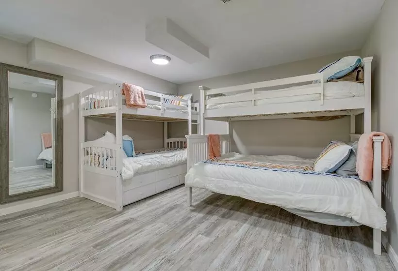 Home W/ Hot Tub + Deck ~ 3 Mi To Ark Encounter!