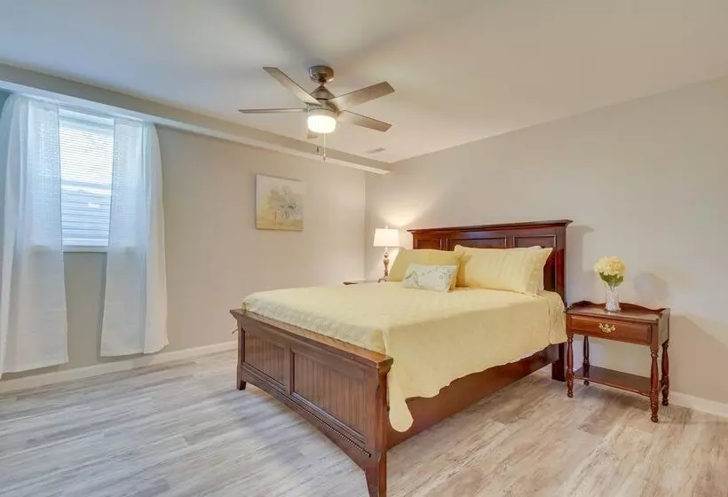 Home W/ Hot Tub + Deck ~ 3 Mi To Ark Encounter!