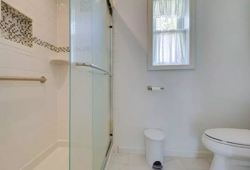 Home W/ Hot Tub + Deck ~ 3 Mi To Ark Encounter!