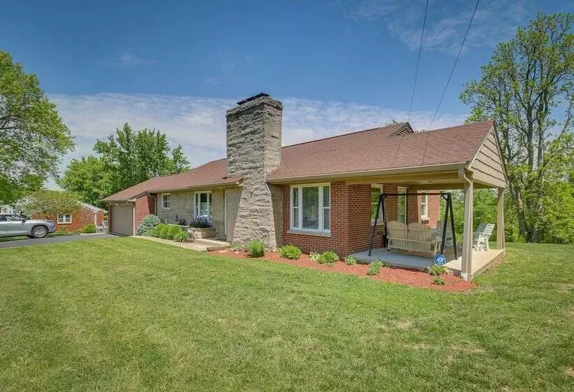 Home W/ Hot Tub + Deck ~ 3 Mi To Ark Encounter!