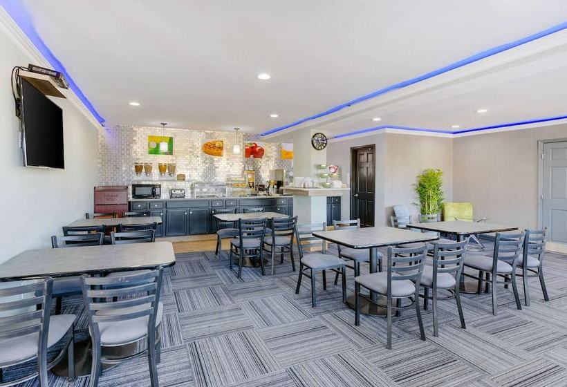 Отель Econo Lodge Waynesboro   Skyline Drive