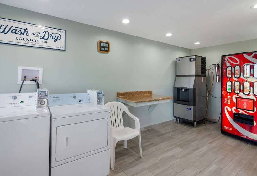 Отель Econo Lodge Waynesboro   Skyline Drive