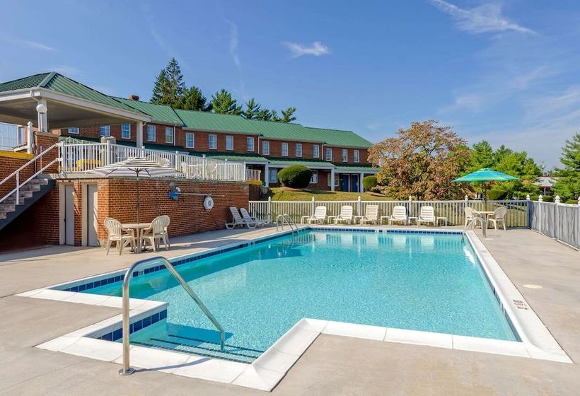 Отель Econo Lodge Waynesboro   Skyline Drive