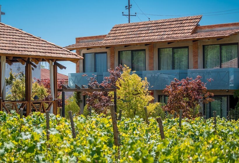 هتل Giuaani Winery