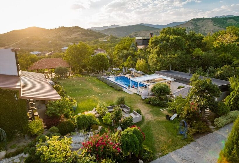 هتل Giuaani Winery