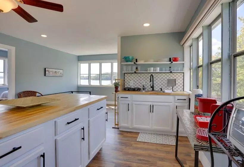 Lakefront Alabama Escape W/ Boat Dock & Fire Pit!