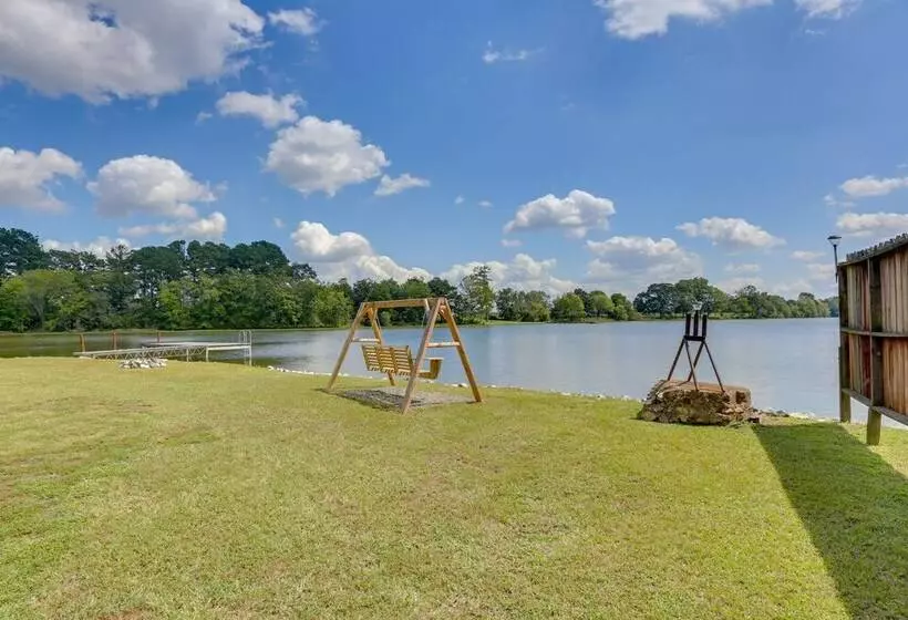 Lakefront Alabama Escape W/ Boat Dock & Fire Pit!