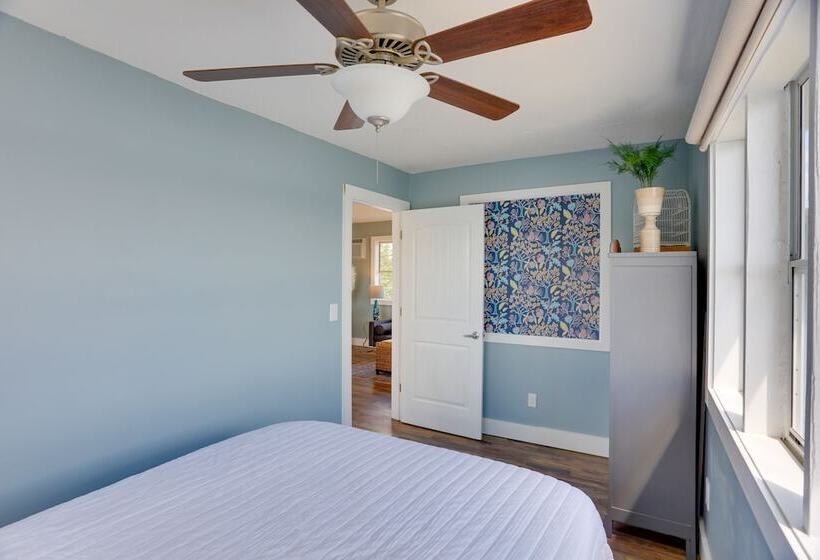 Lakefront Alabama Escape W/ Boat Dock & Fire Pit!