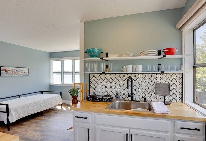 Lakefront Alabama Escape W/ Boat Dock & Fire Pit!