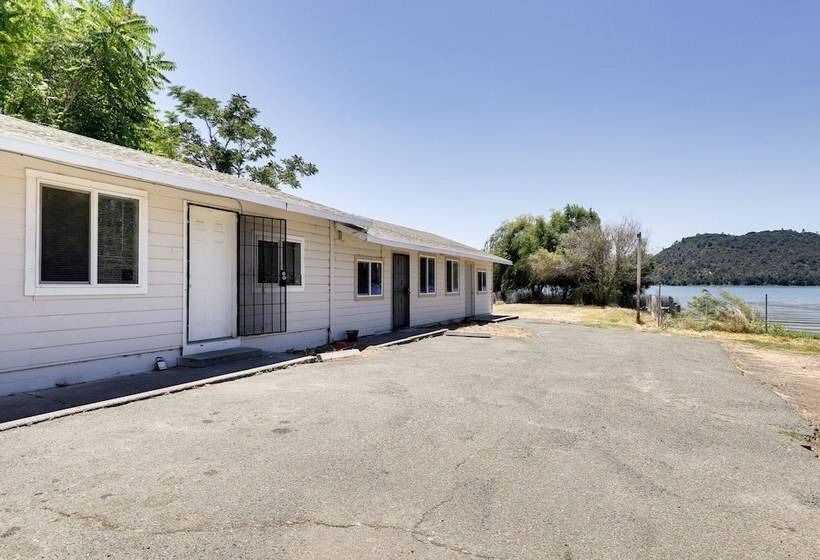 Quiet Lakefront Clearlake Vacation Rental!