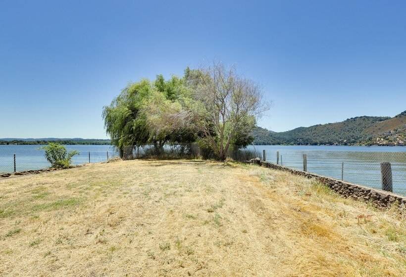 Quiet Lakefront Clearlake Vacation Rental!