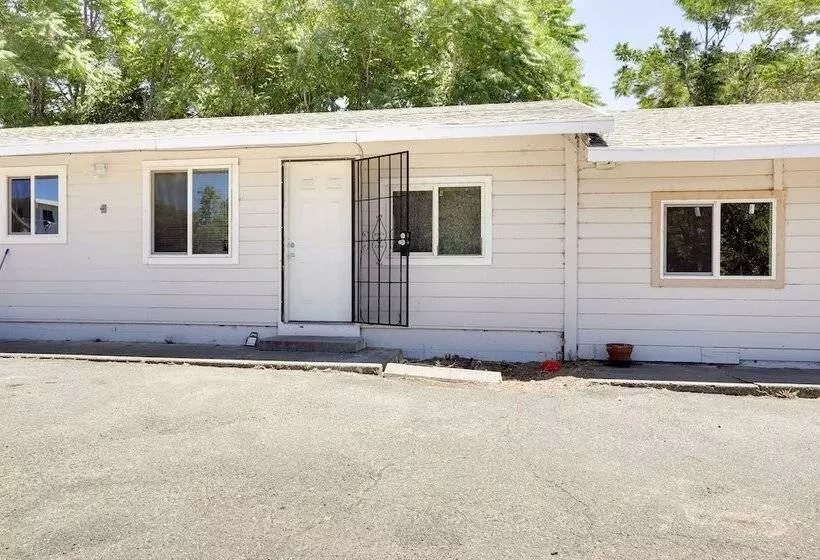 Quiet Lakefront Clearlake Vacation Rental!