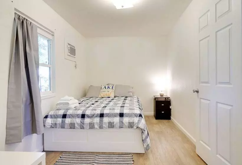 Quiet Lakefront Clearlake Vacation Rental!