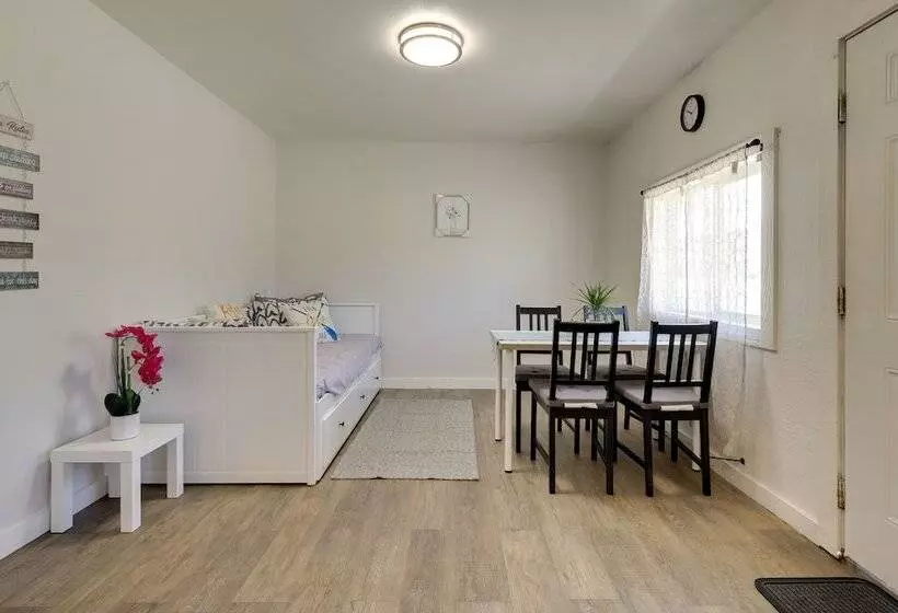 Quiet Lakefront Clearlake Vacation Rental!