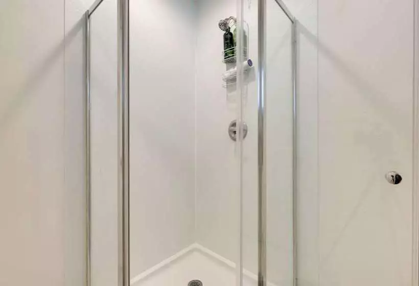 Quiet Lakefront Clearlake Vacation Rental!