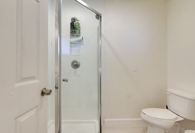 Quiet Lakefront Clearlake Vacation Rental!