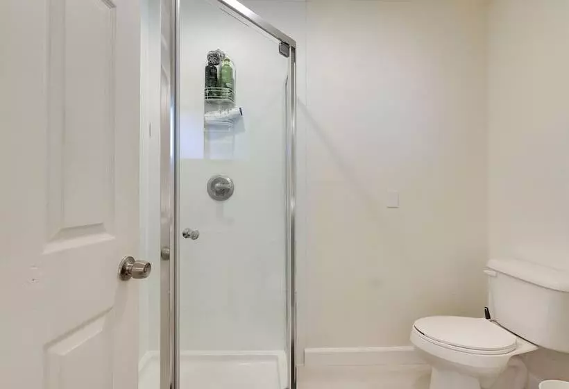 Quiet Lakefront Clearlake Vacation Rental!