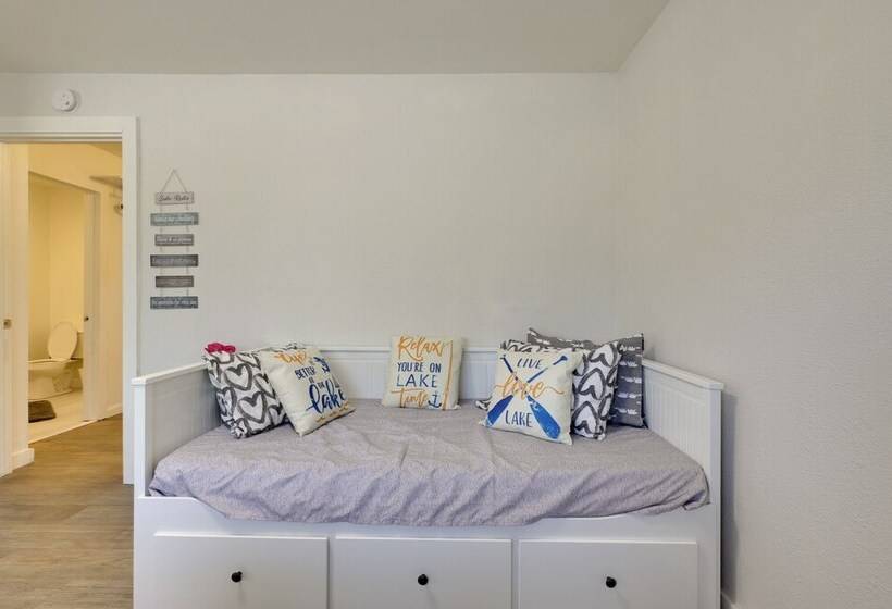 Quiet Lakefront Clearlake Vacation Rental!