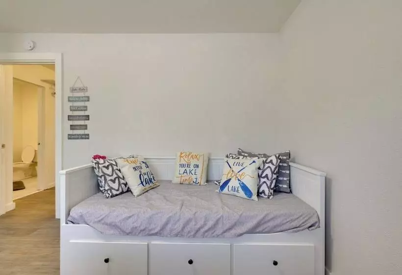 Quiet Lakefront Clearlake Vacation Rental!