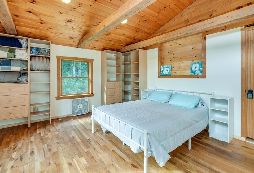 Meredith Home W/ Deck: 6 Mi To Lake Winnipesaukee!