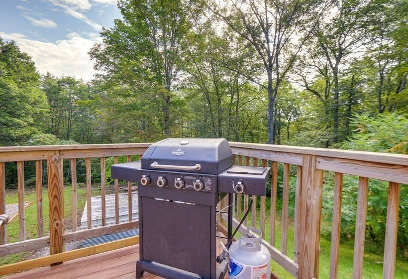 Meredith Home W/ Deck: 6 Mi To Lake Winnipesaukee!