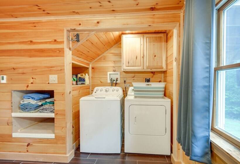 Meredith Home W/ Deck: 6 Mi To Lake Winnipesaukee!