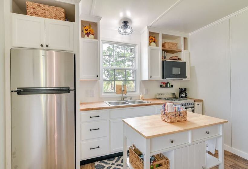 Modern Winnie Cottage W/ Grill On Half Acre!