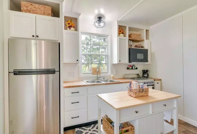 Modern Winnie Cottage W/ Grill On Half Acre!