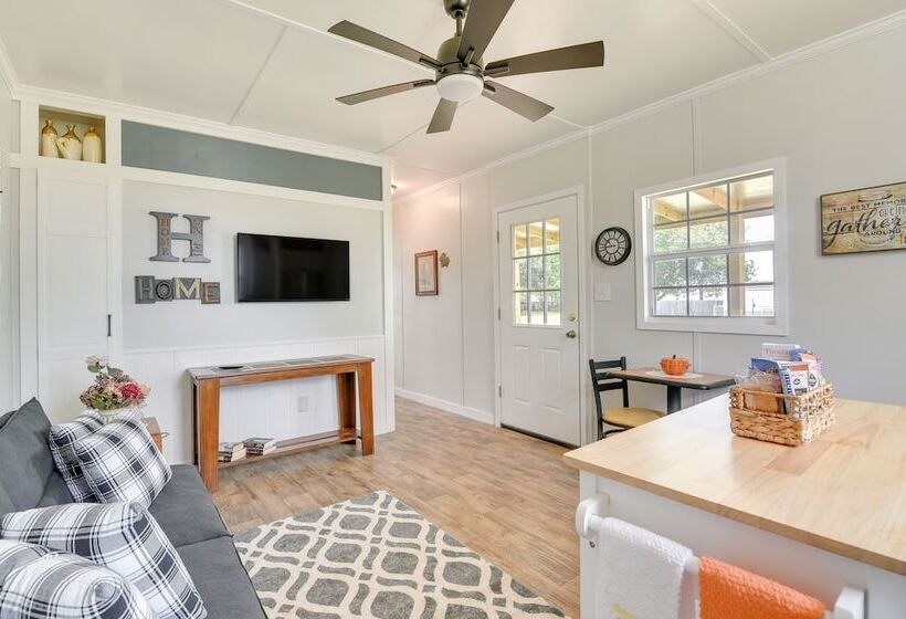 Modern Winnie Cottage W/ Grill On Half Acre!