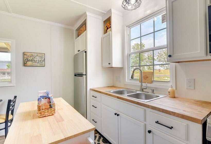 Modern Winnie Cottage W/ Grill On Half Acre!