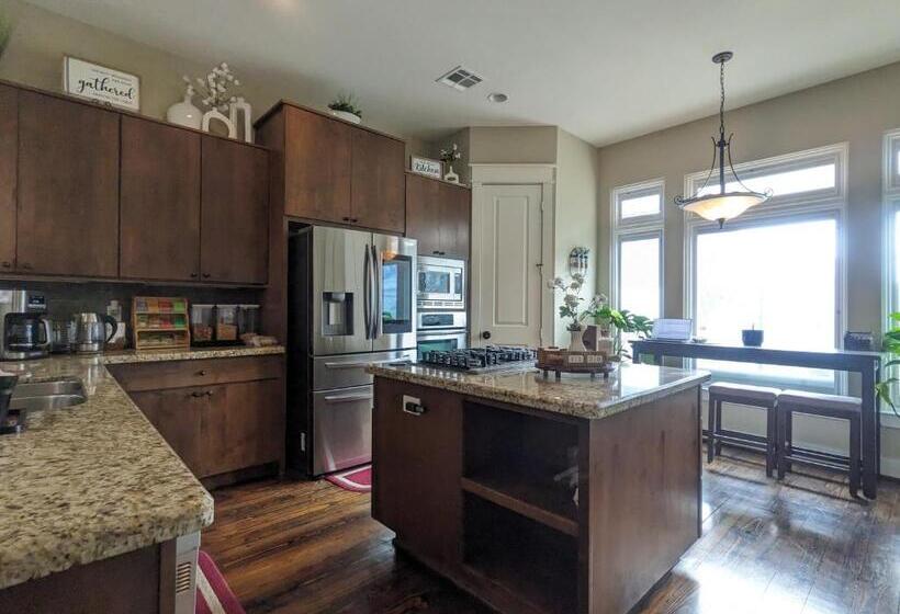 Mycrib Houston Hostel